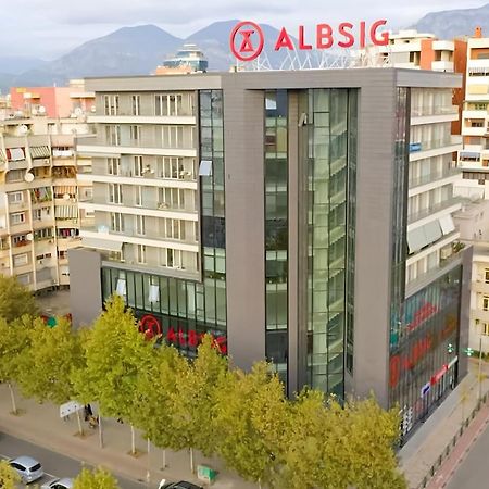 Free Parking Skanderbeg Square - Spacious Central Apartment 地拉那 外观 照片