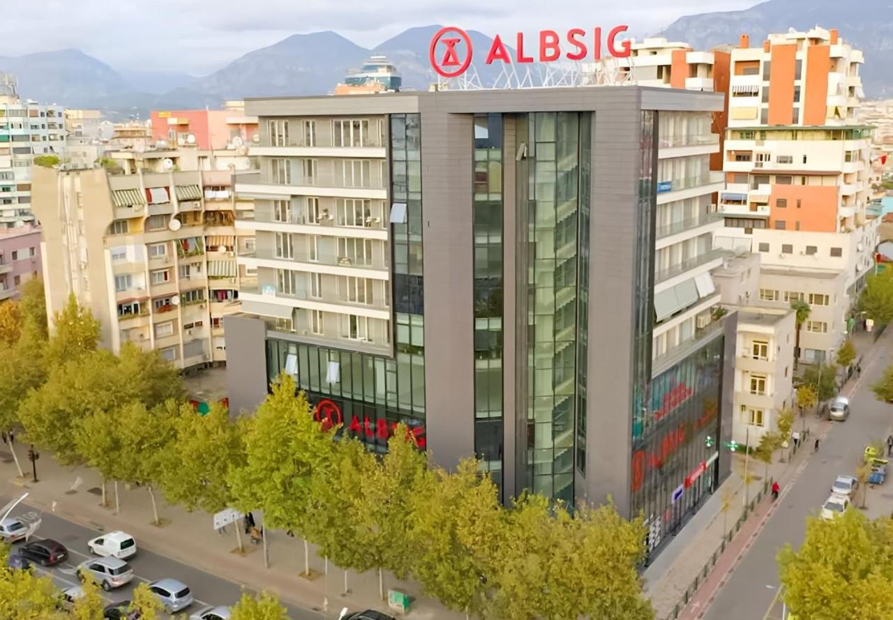 Free Parking Skanderbeg Square - Spacious Central Apartment 地拉那 外观 照片