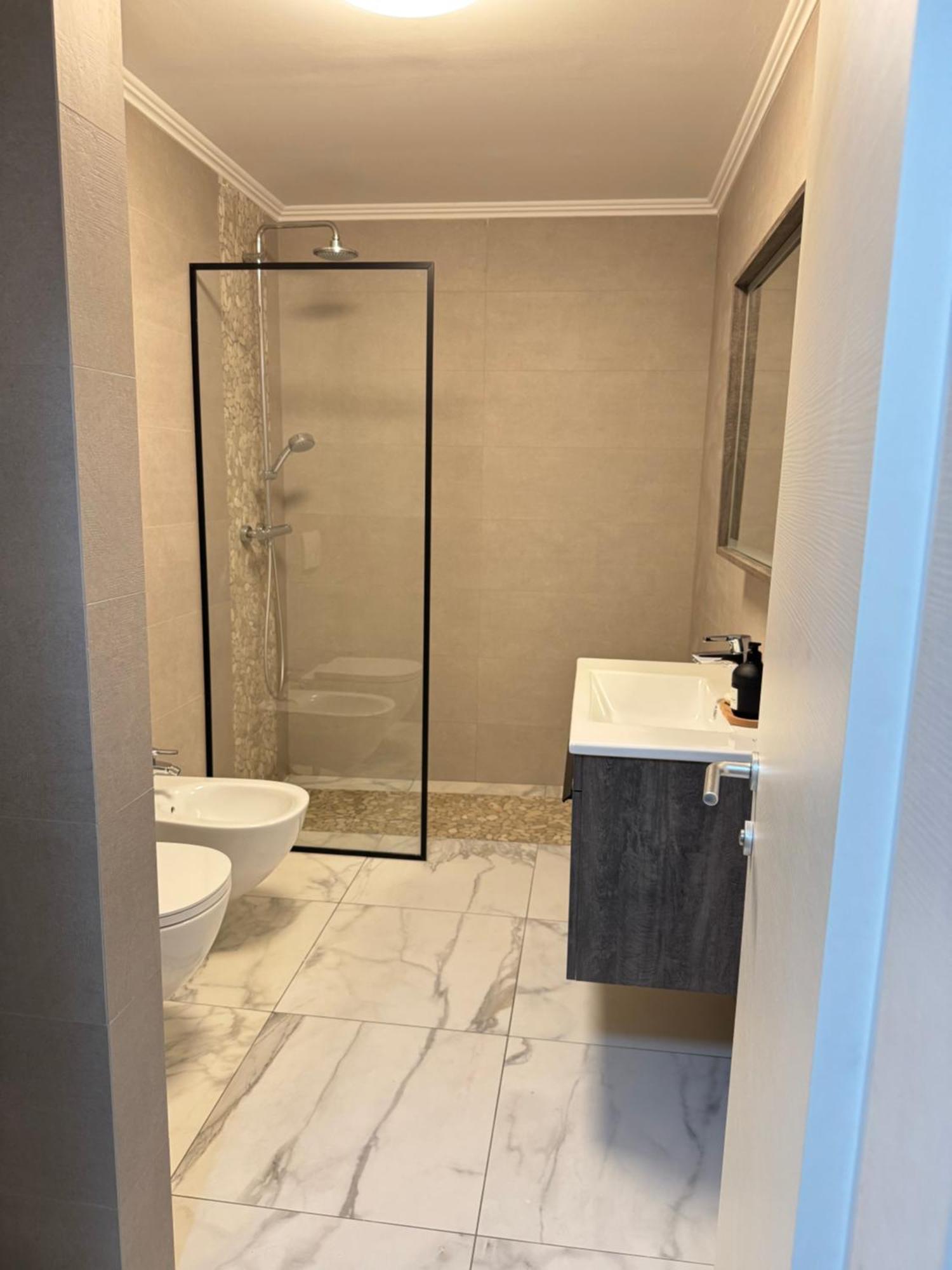 Free Parking Skanderbeg Square - Spacious Central Apartment 地拉那 外观 照片