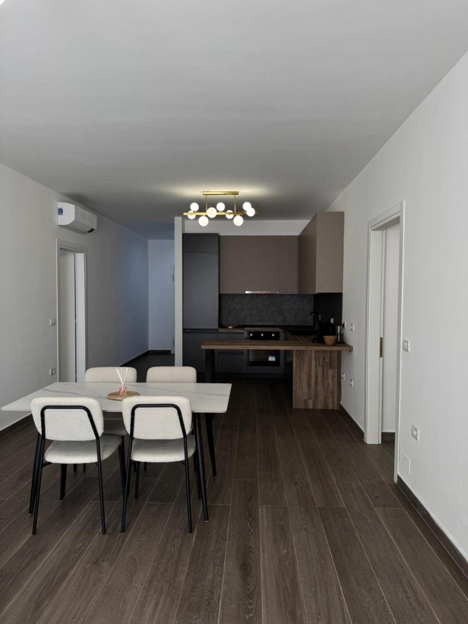 Free Parking Skanderbeg Square - Spacious Central Apartment 地拉那 外观 照片