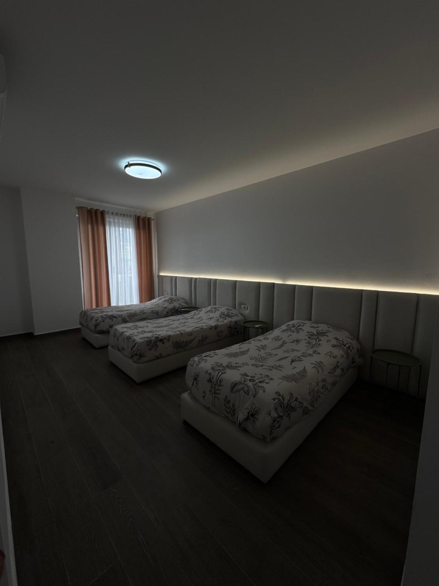 Free Parking Skanderbeg Square - Spacious Central Apartment 地拉那 外观 照片