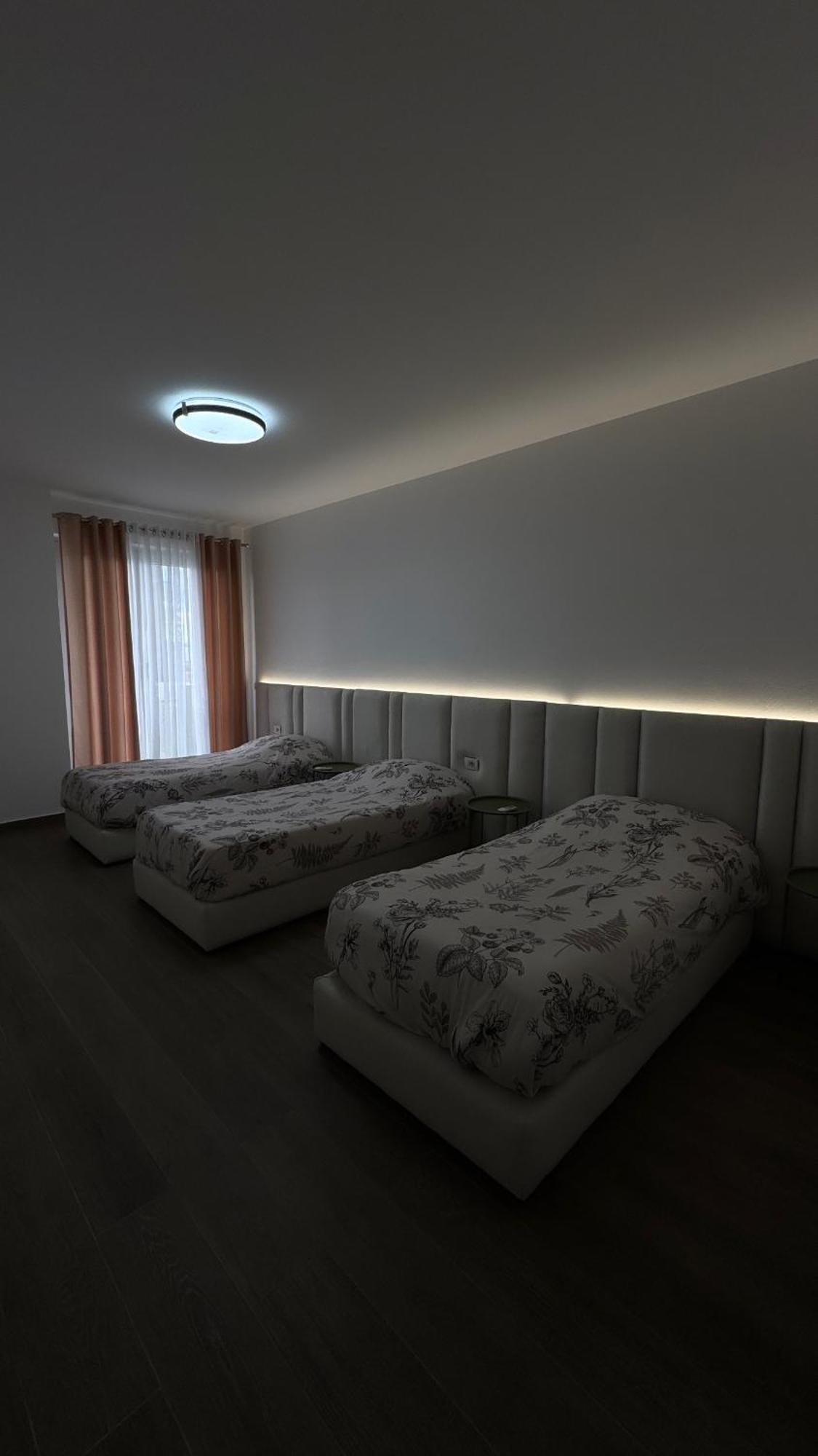Free Parking Skanderbeg Square - Spacious Central Apartment 地拉那 外观 照片